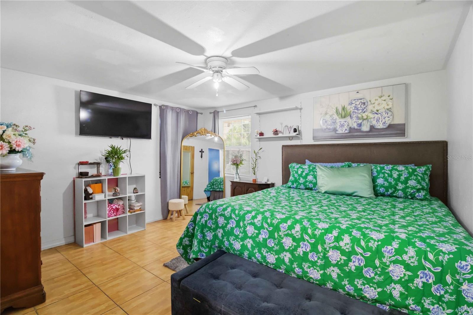 3321; PRIDE PARK AREA MF E OF 9TH ST E - Residential