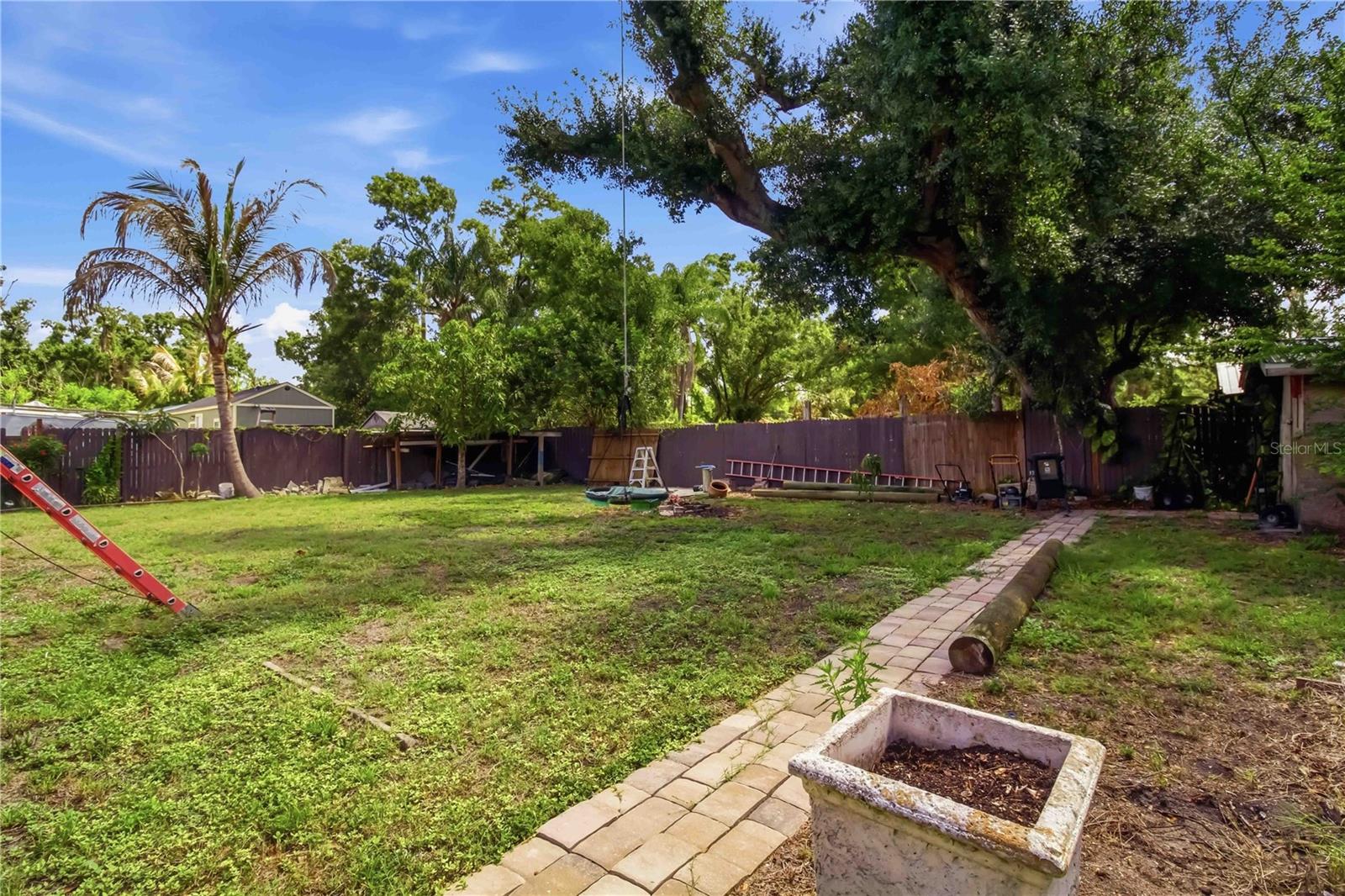 3321; PRIDE PARK AREA MF E OF 9TH ST E - Residential