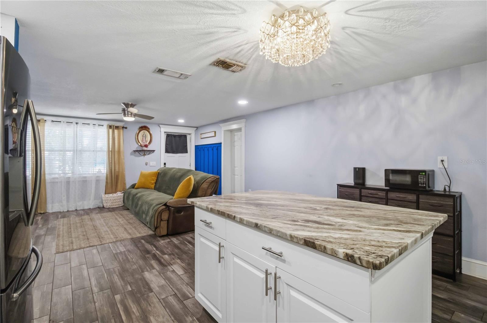 3321; PRIDE PARK AREA MF E OF 9TH ST E - Residential
