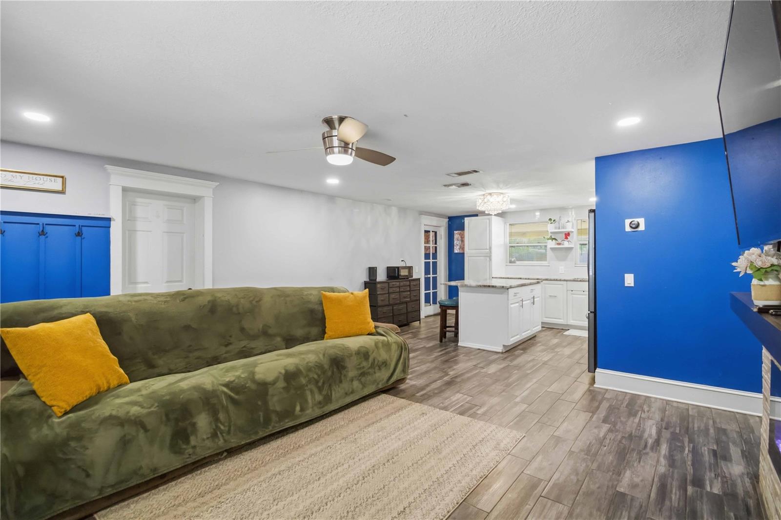 3321; PRIDE PARK AREA MF E OF 9TH ST E - Residential