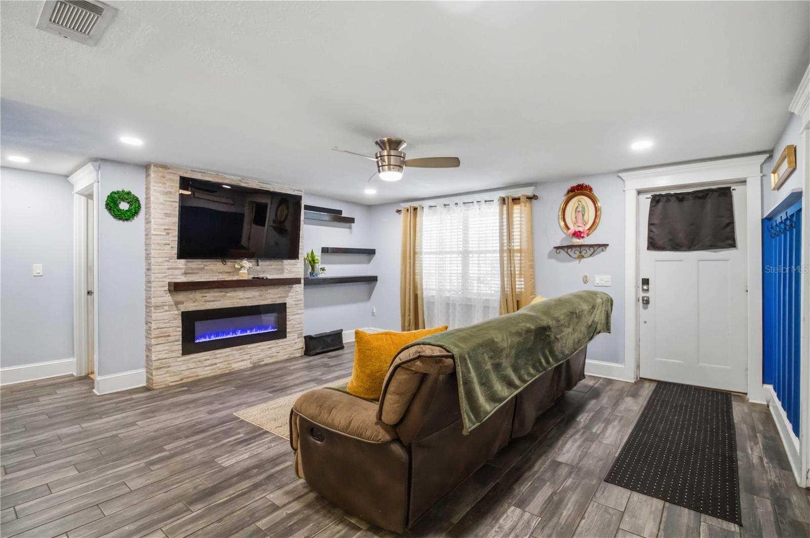 3321; PRIDE PARK AREA MF E OF 9TH ST E - Residential