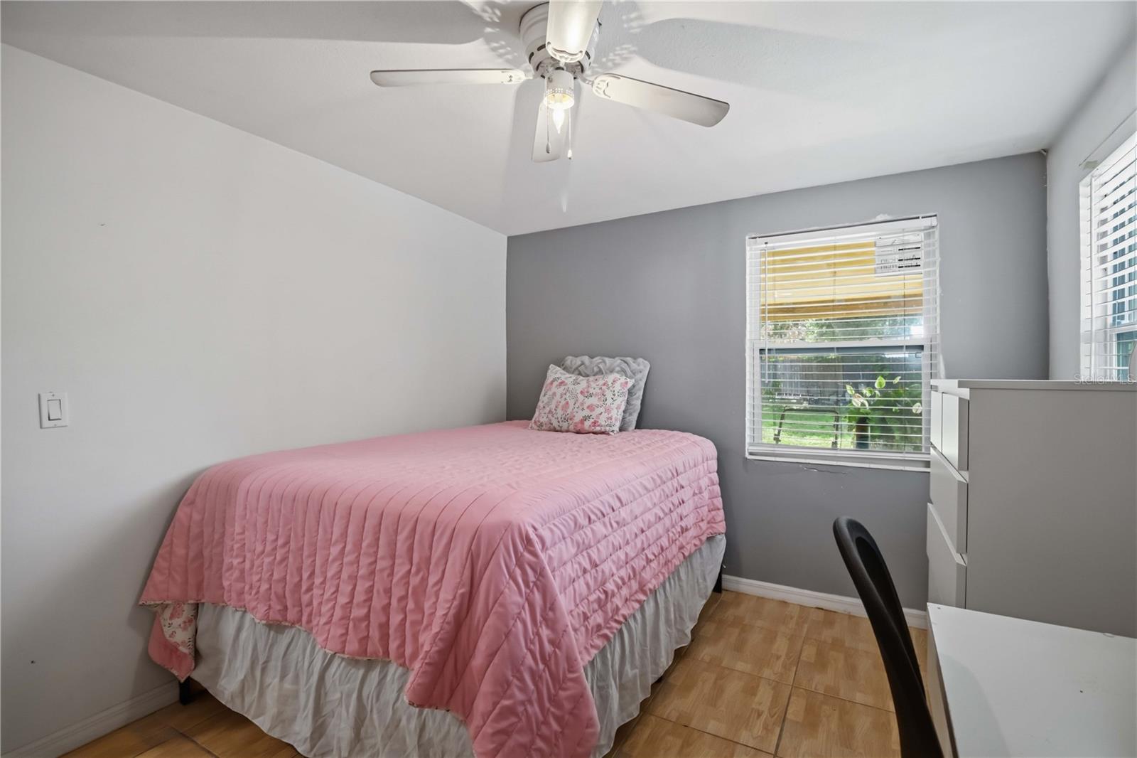 3321; PRIDE PARK AREA MF E OF 9TH ST E - Residential