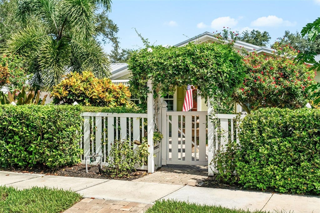 Photo of 1907 Magnolia Street, Sarasota, FL 34239 (MLS # A4703284)