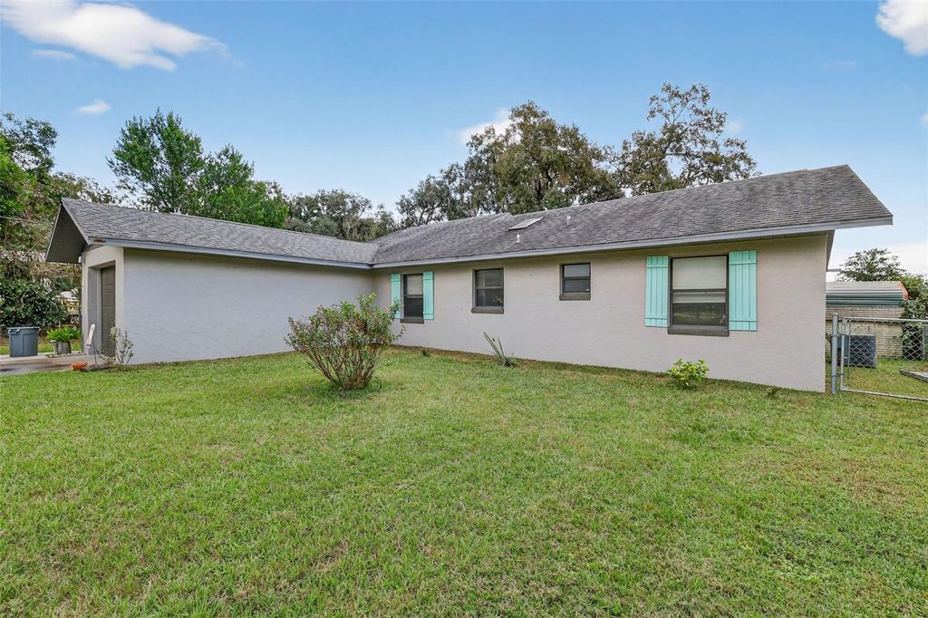 Photo of 10072 SE 139th Place, Summerfield, FL 34491 (MLS # OM710399)