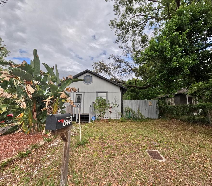 Beautiful home 3 bedrooms 2 bathrooms, this home is conveniently located close to school, shops, restaurants, hospitals and airport, great for a new or growing family, don't miss out the opportunity to own this home.