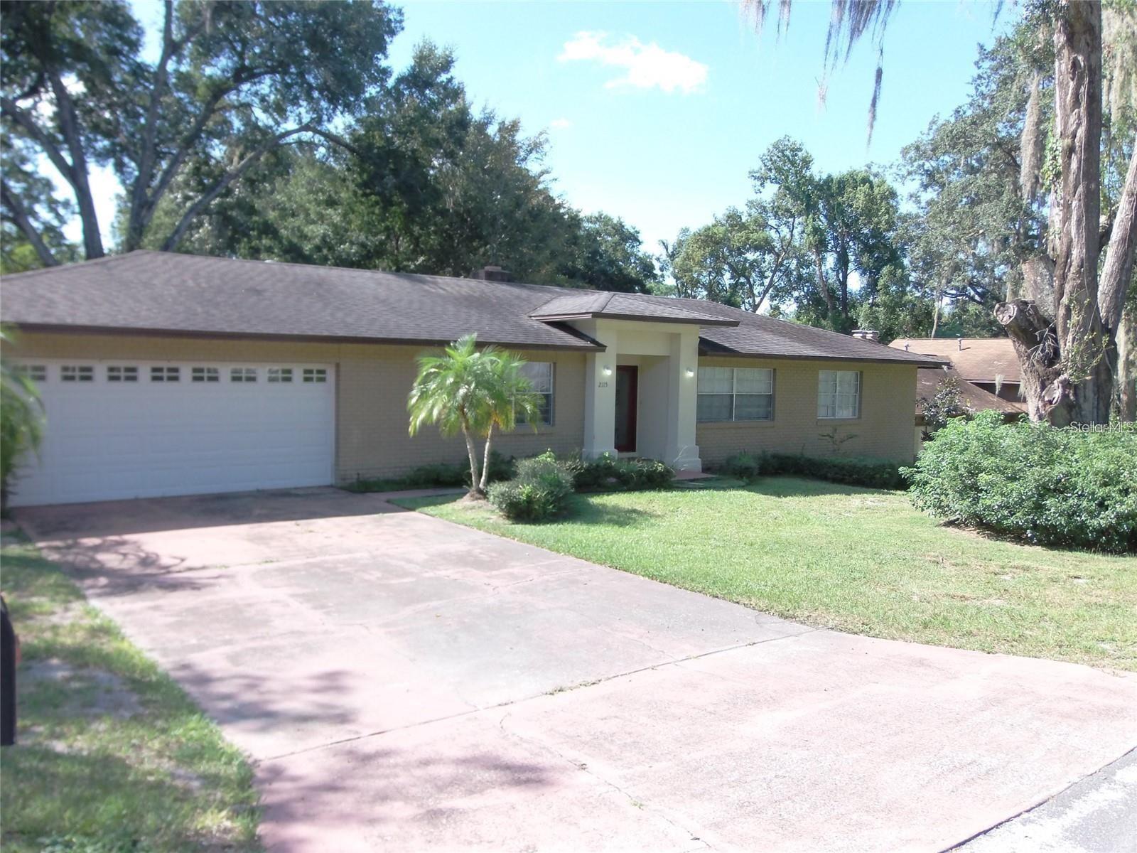 Welcome to Stewart Lane — a spacious and inviting 3-bedroom, 2-bathroom home with almost 2,400 sqft of living space, located on a quiet dead-end street less than a mile from historic Downtown Mount Dora.
This rental offers a bright and open layout featuring a large kitchen, separate dining room, oversized living room, and a Florida Room that opens to a huge back deck and beautiful back yard — perfect for relaxing or entertaining. The generous 2-car garage provides ample space for parking and storage.
Enjoy everything Mount Dora has to enjoy — festivals, boutique shopping, fine dining, farmers markets, and scenic lakefront views.