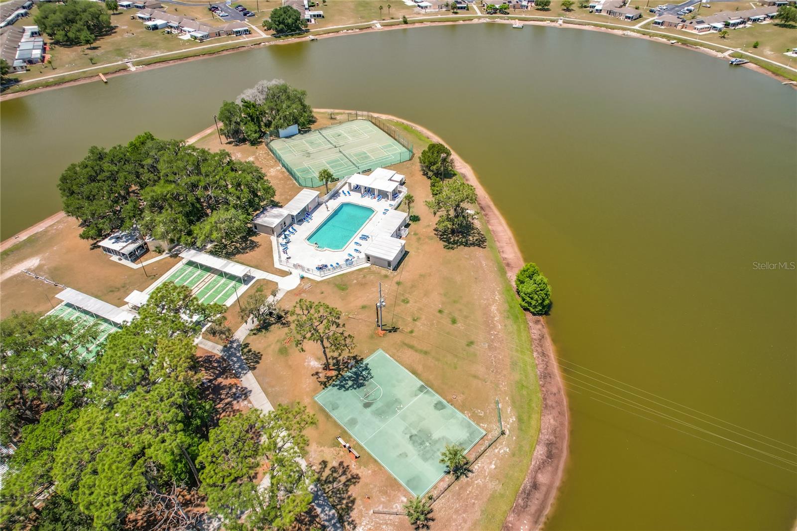 LAKESHORE CLUB - Residential