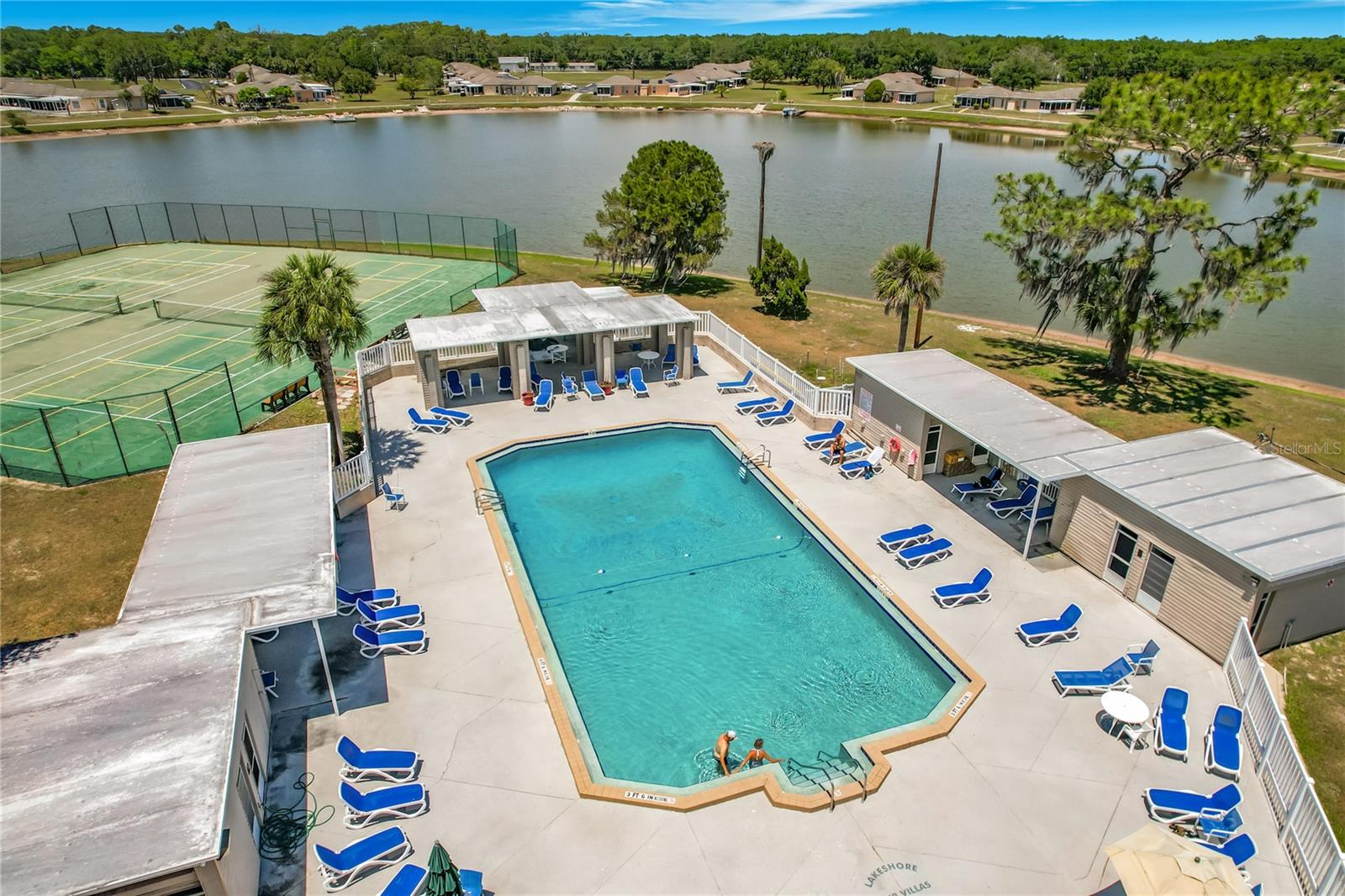 LAKESHORE CLUB - Residential