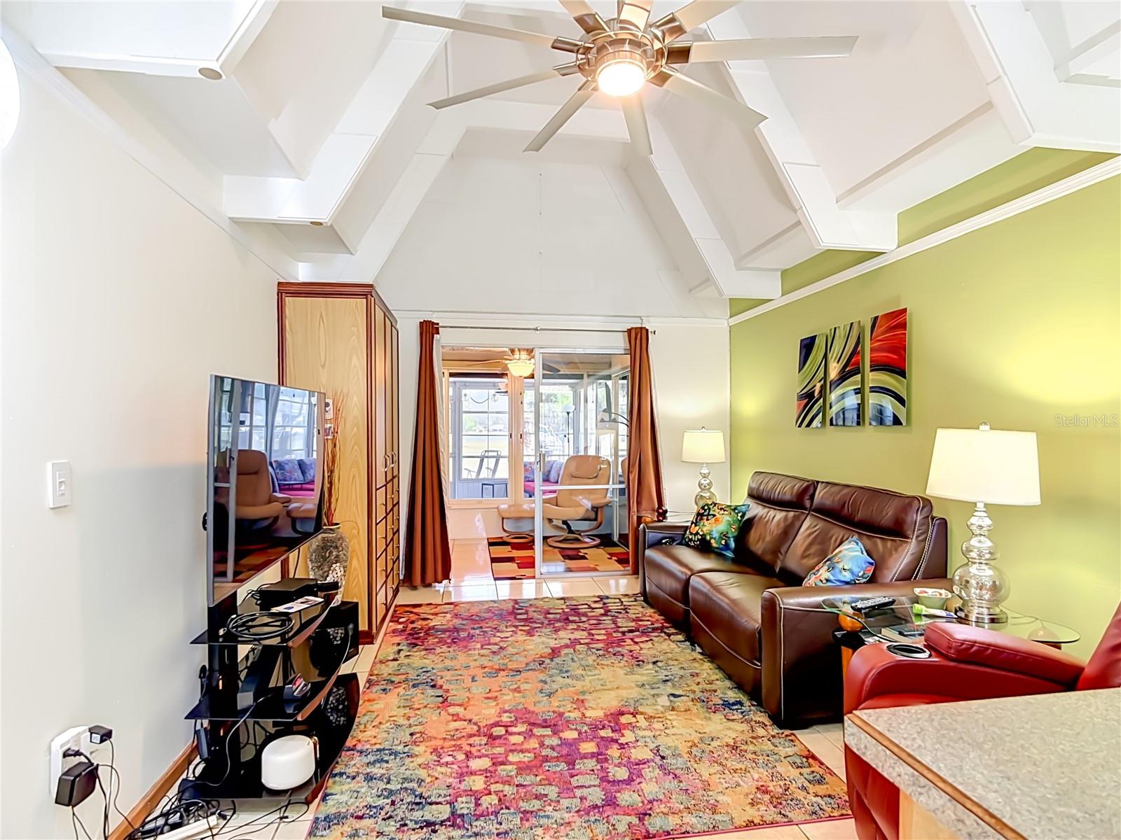 LAKESHORE CLUB - Residential