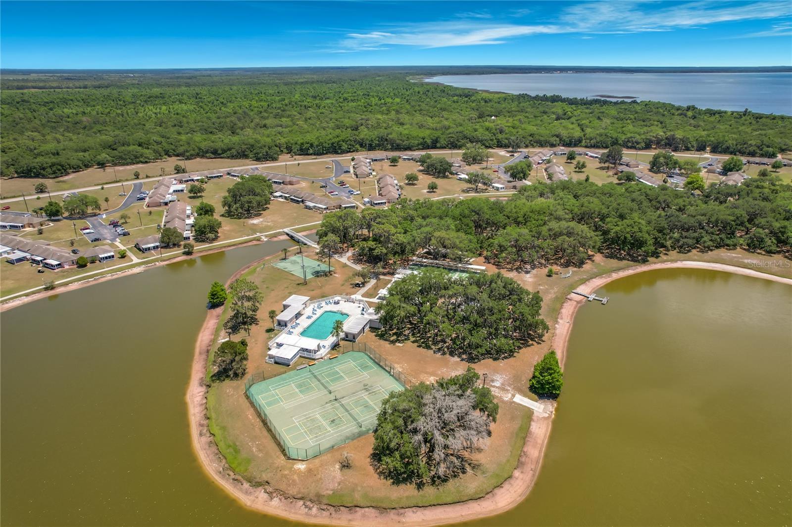 LAKESHORE CLUB - Residential