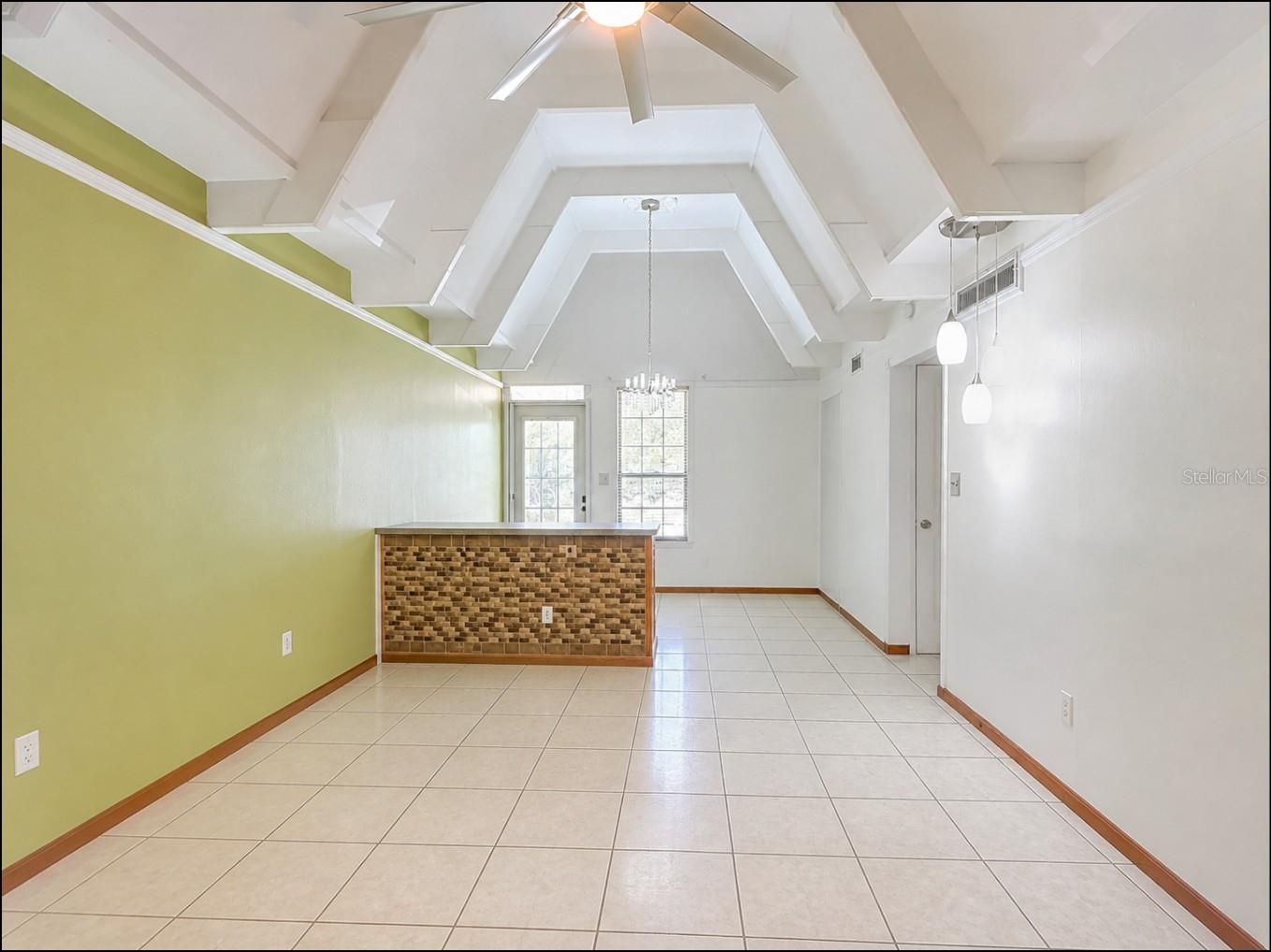 LAKESHORE CLUB - Residential