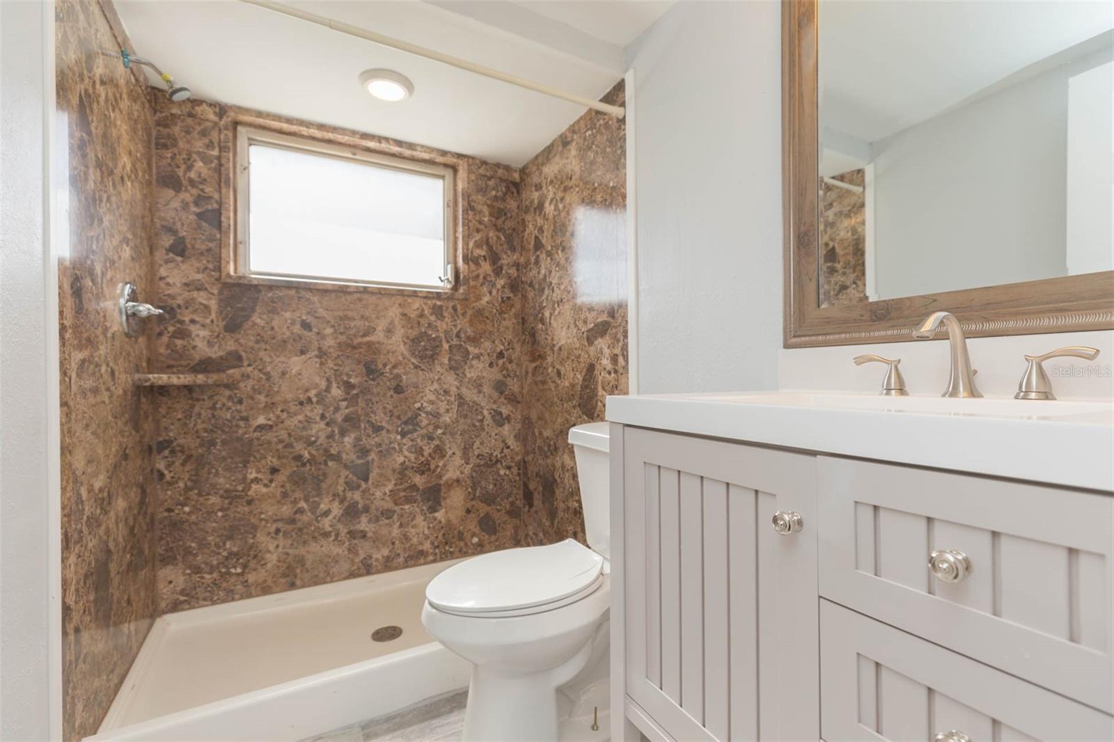 COUNTRY CLUB ESTATES - Residential Lease