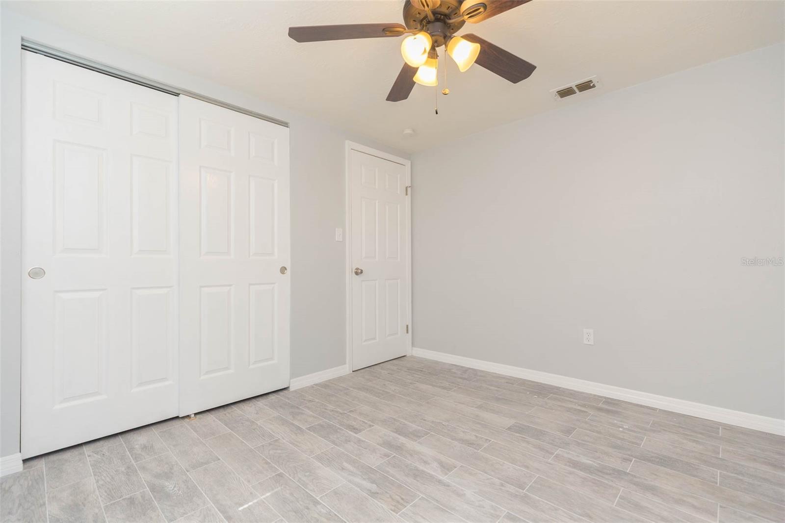 COUNTRY CLUB ESTATES - Residential Lease