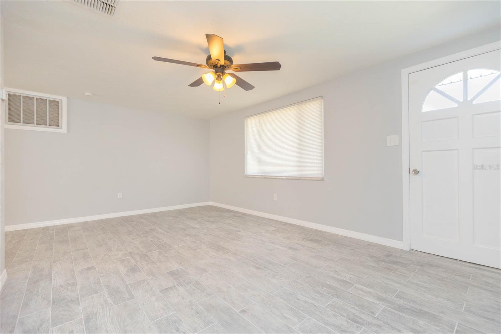 COUNTRY CLUB ESTATES - Residential Lease