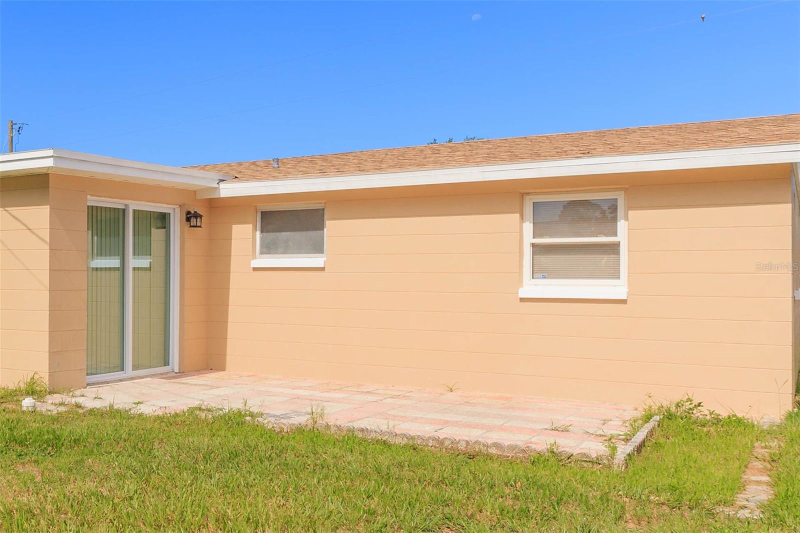 COUNTRY CLUB ESTATES - Residential Lease