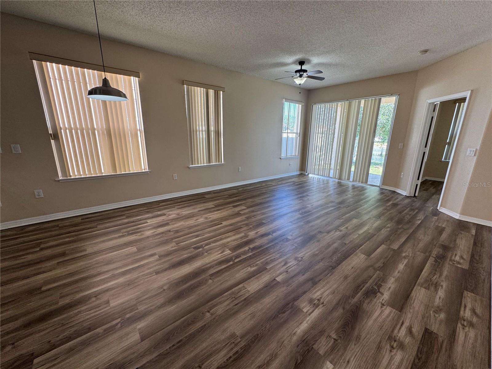 HUNTCLIFF PARK 51 48 - Residential