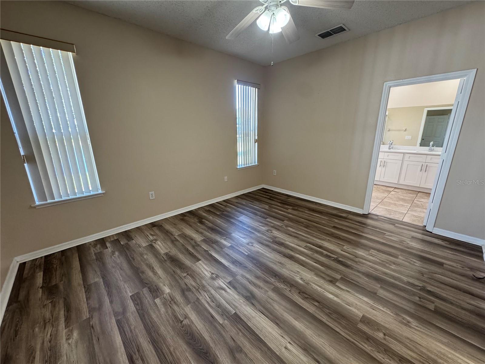 HUNTCLIFF PARK 51 48 - Residential