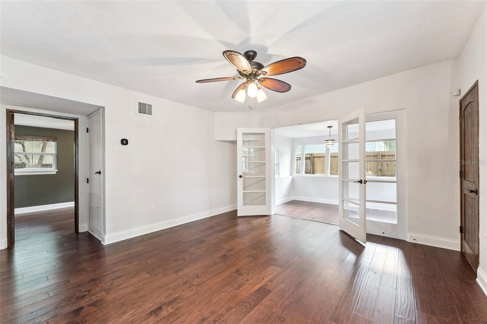 E E HARDYS SUB - Residential