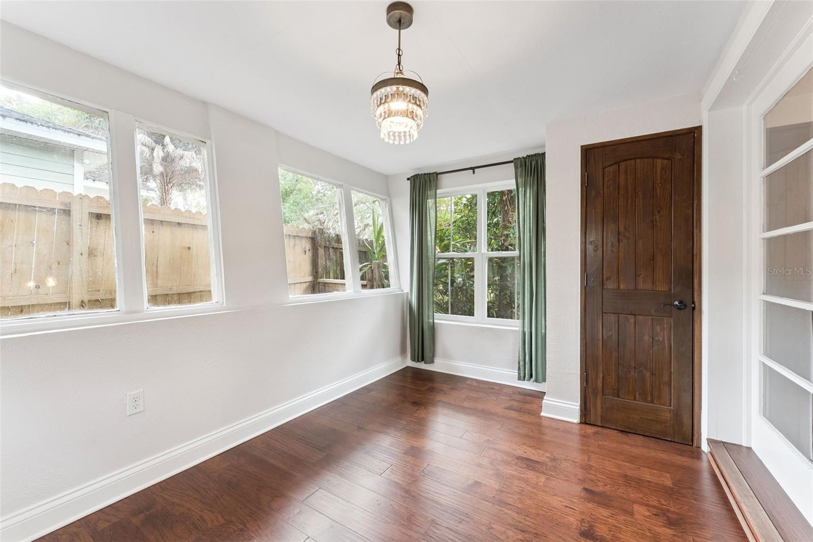 E E HARDYS SUB - Residential