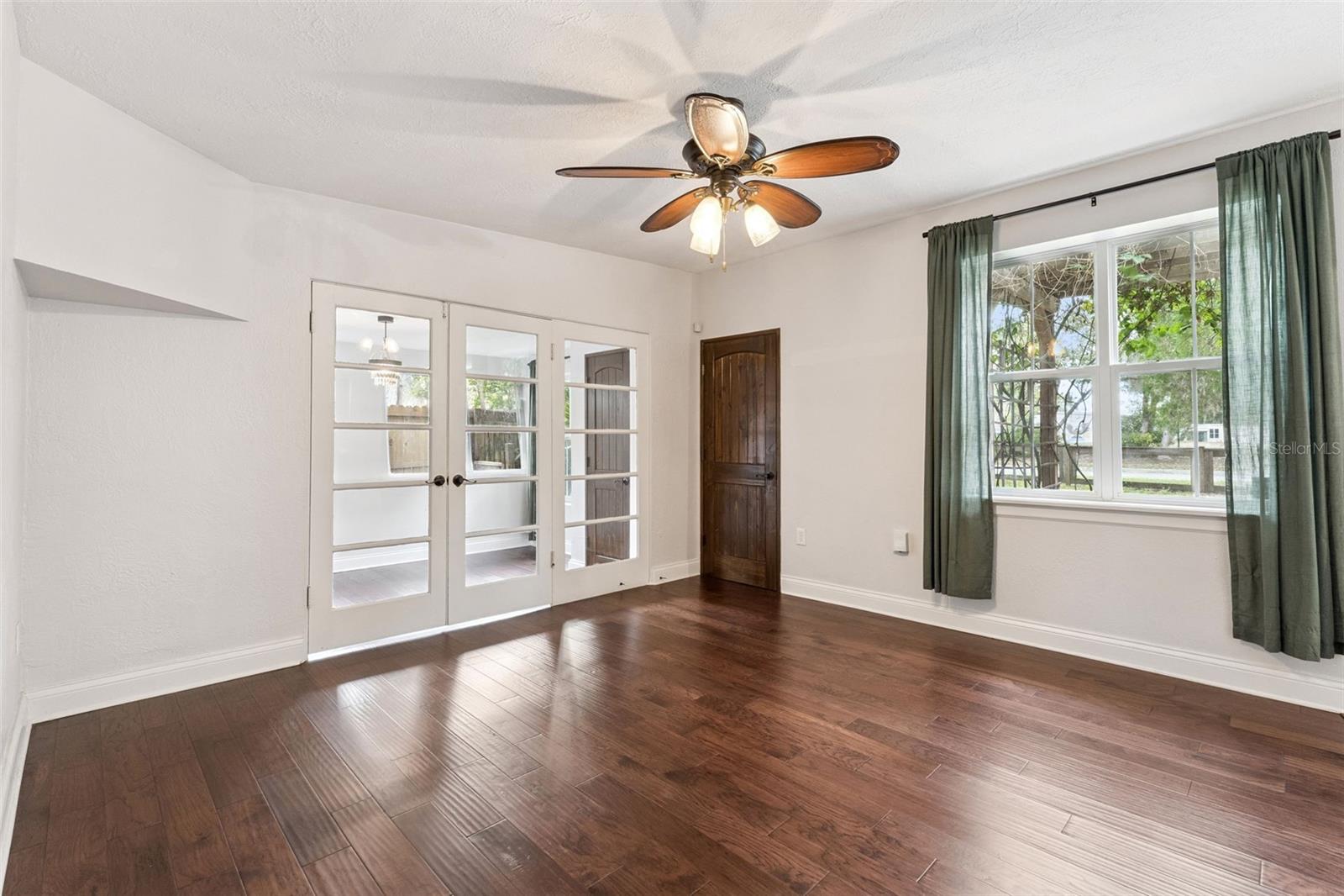 E E HARDYS SUB - Residential