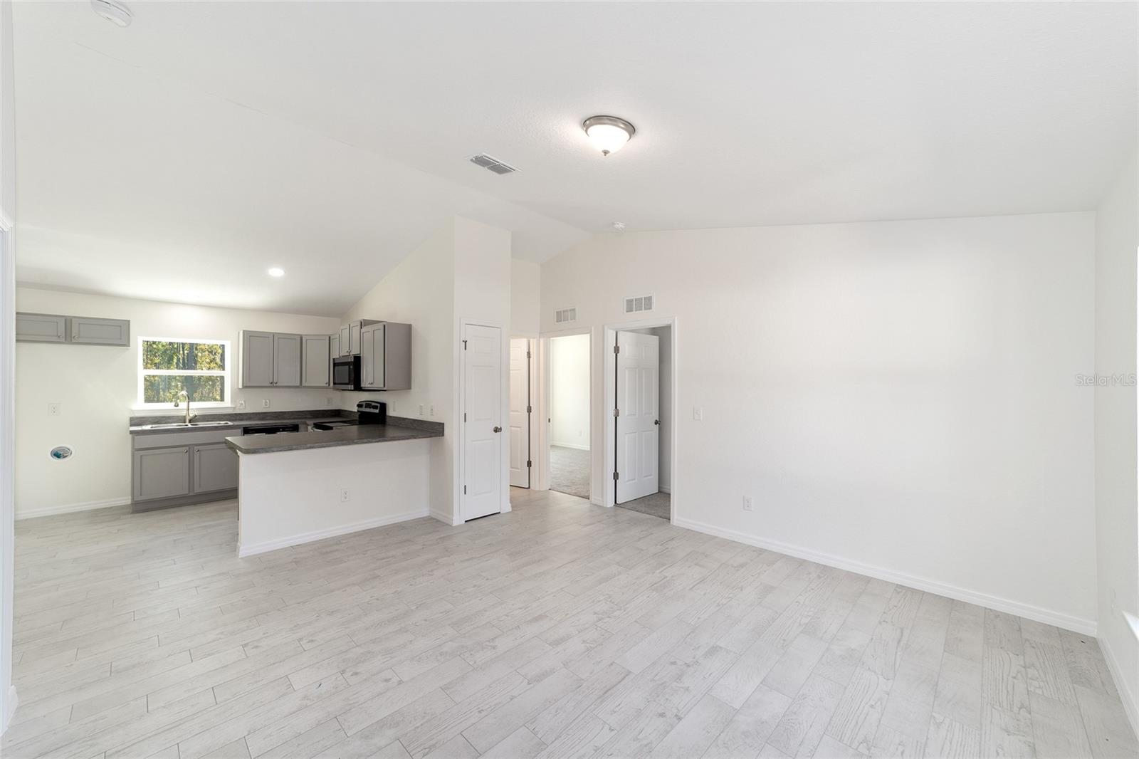 RAINBOW LAKES ESTATE - Residential