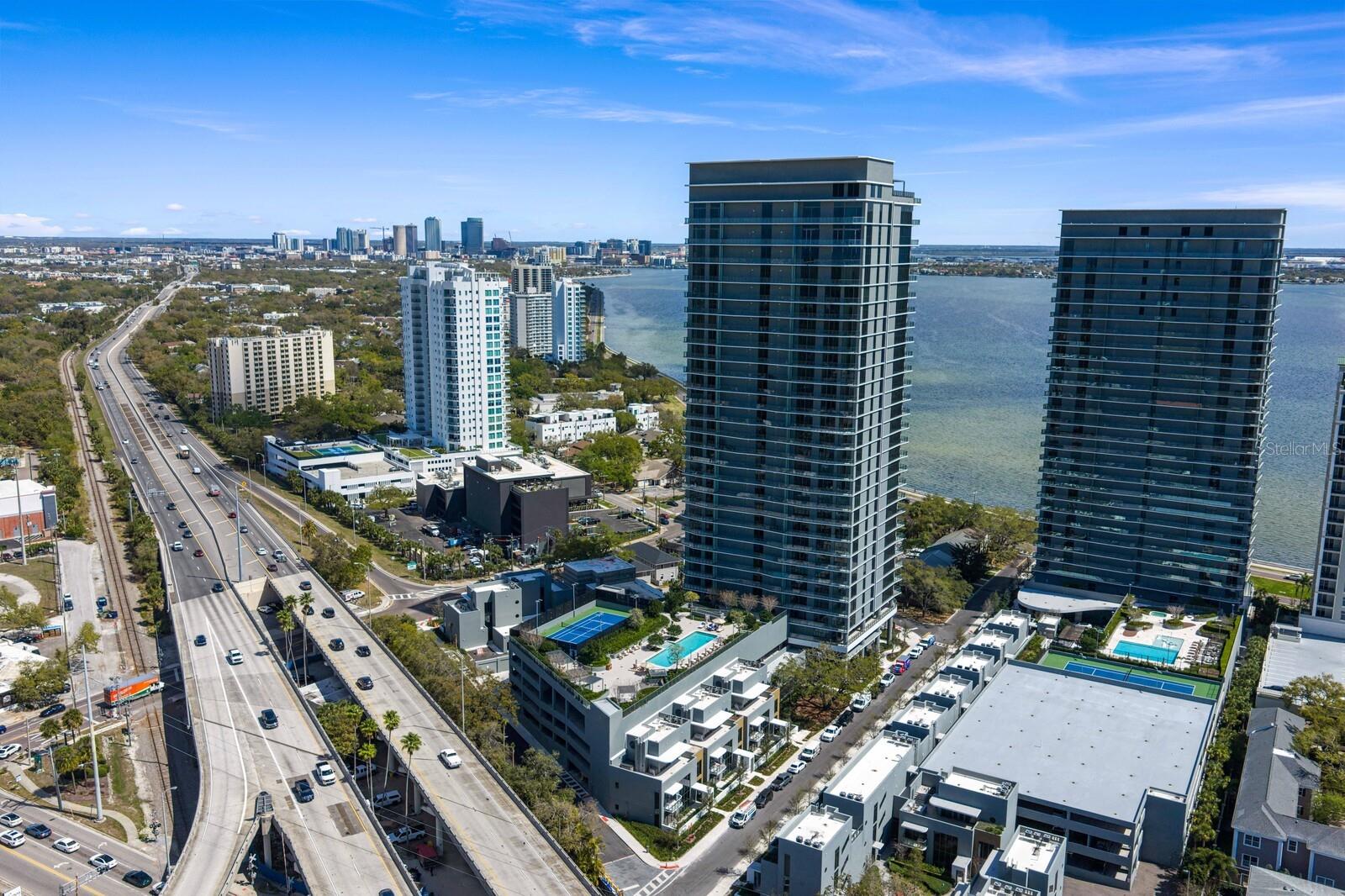 D9U /BAYSHOREYSABELLA CONDOMINIUM - Residential