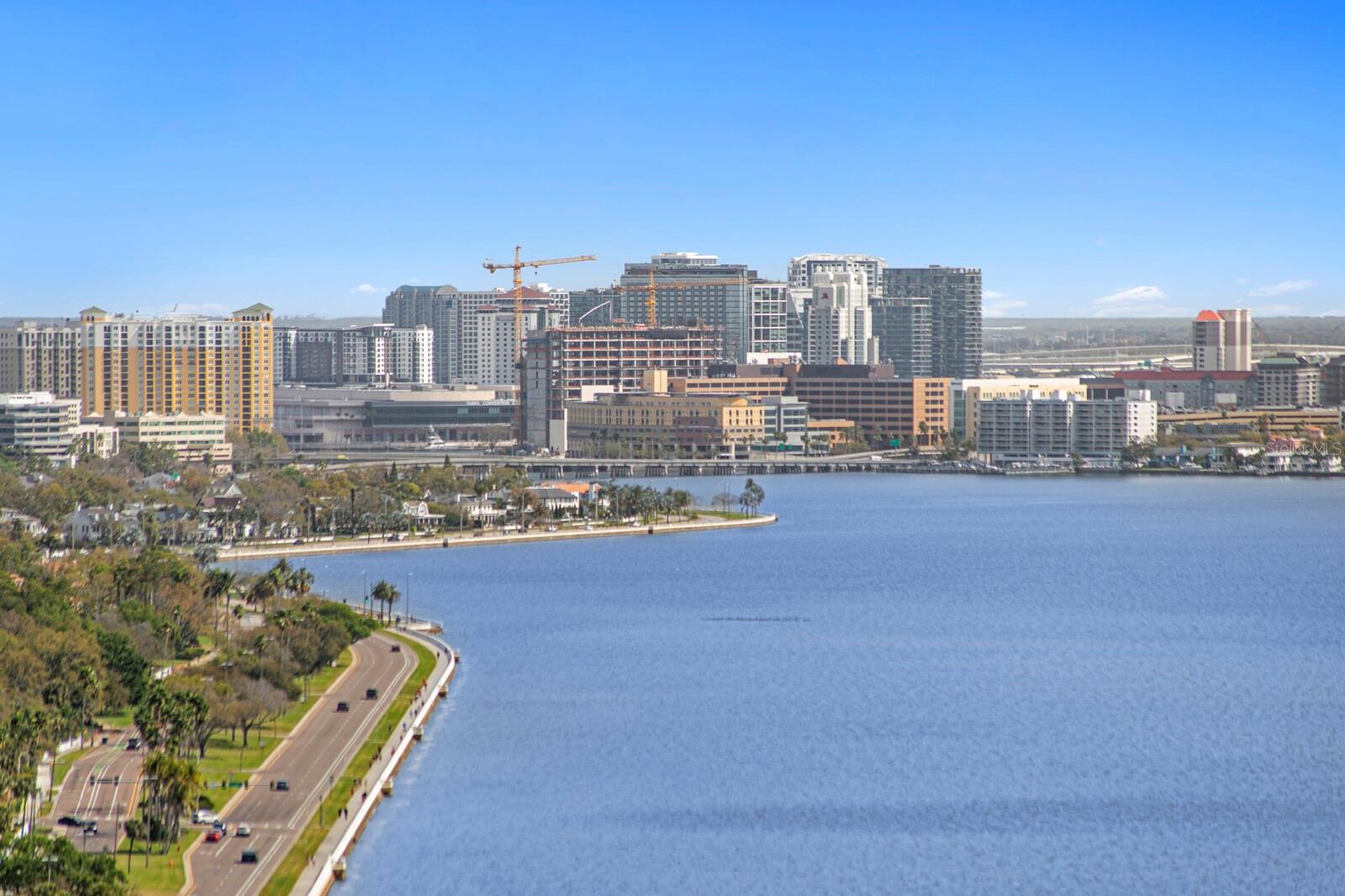 D9U /BAYSHOREYSABELLA CONDOMINIUM - Residential