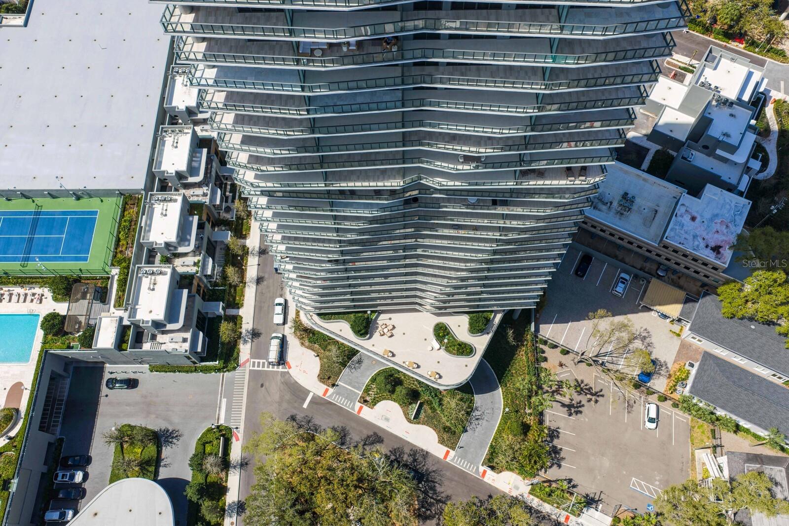 D9U /BAYSHOREYSABELLA CONDOMINIUM - Residential