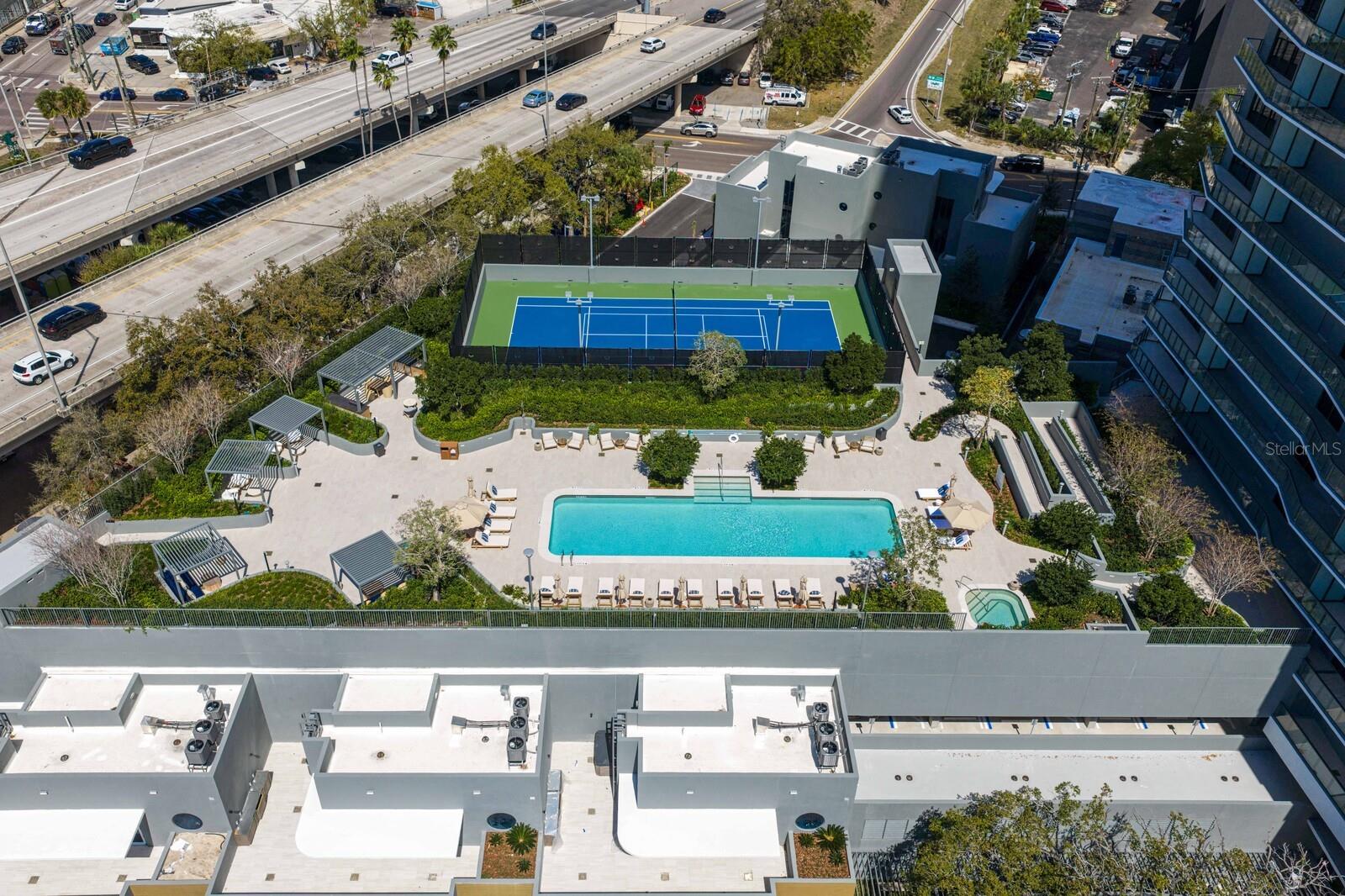 D9U /BAYSHOREYSABELLA CONDOMINIUM - Residential