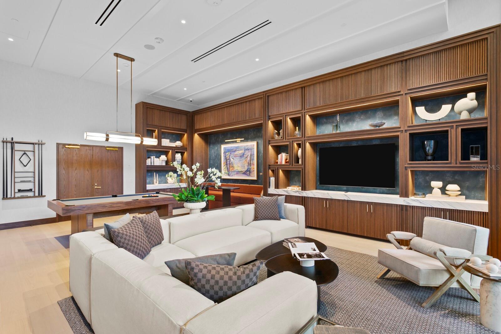 D9U /BAYSHOREYSABELLA CONDOMINIUM - Residential