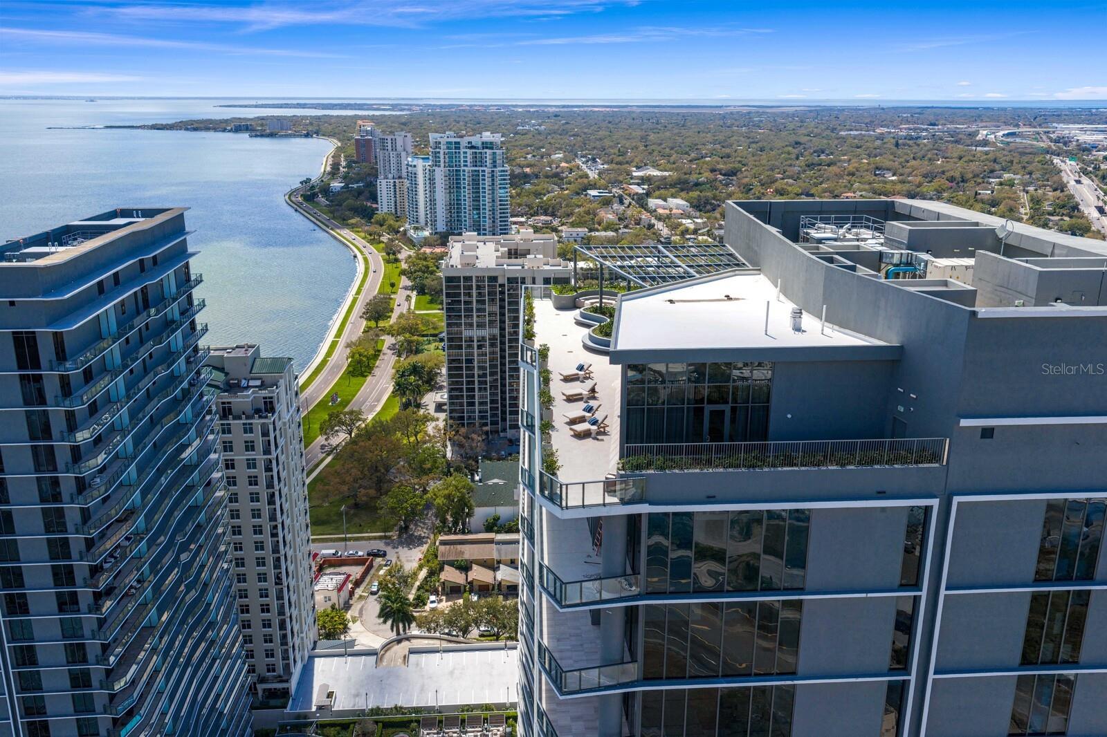 D9U /BAYSHOREYSABELLA CONDOMINIUM - Residential