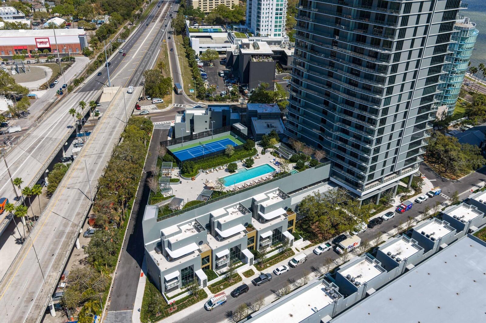 D9U /BAYSHOREYSABELLA CONDOMINIUM - Residential