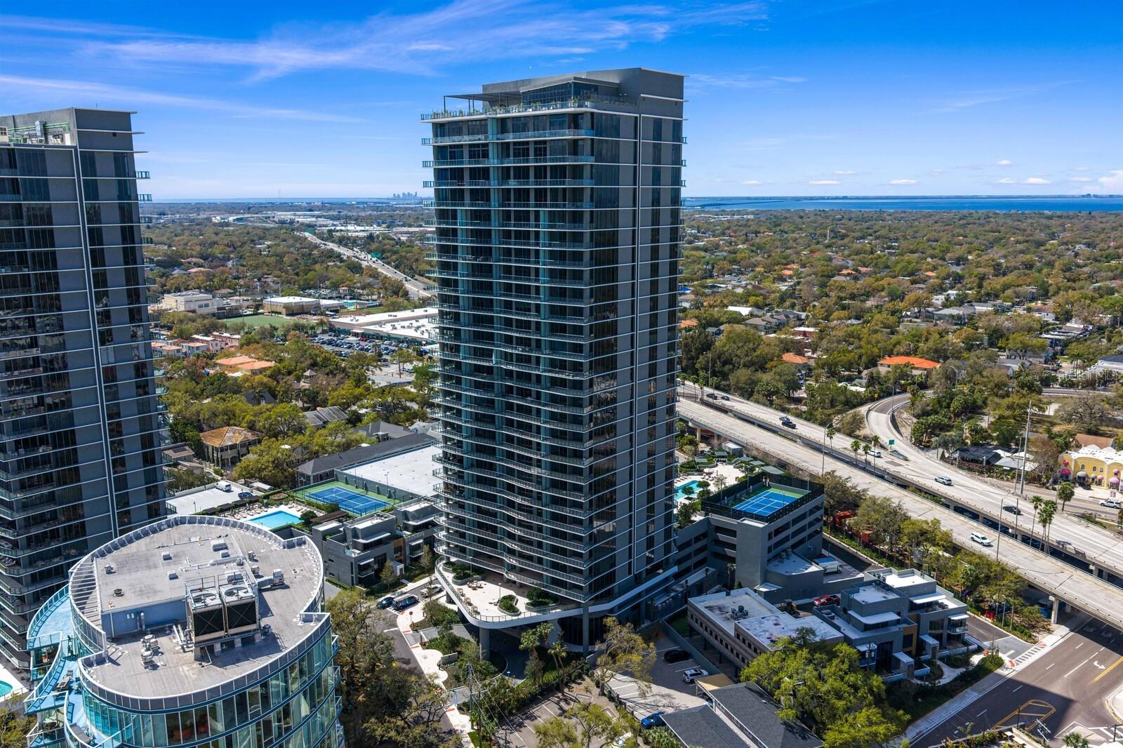 D9U /BAYSHOREYSABELLA CONDOMINIUM - Residential