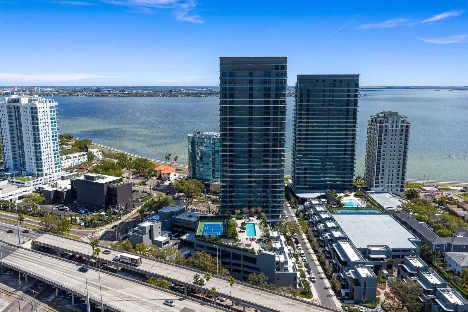 D9U /BAYSHOREYSABELLA CONDOMINIUM - Residential