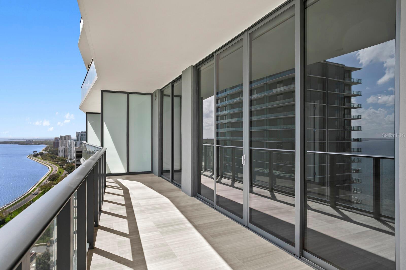 D9U /BAYSHOREYSABELLA CONDOMINIUM - Residential