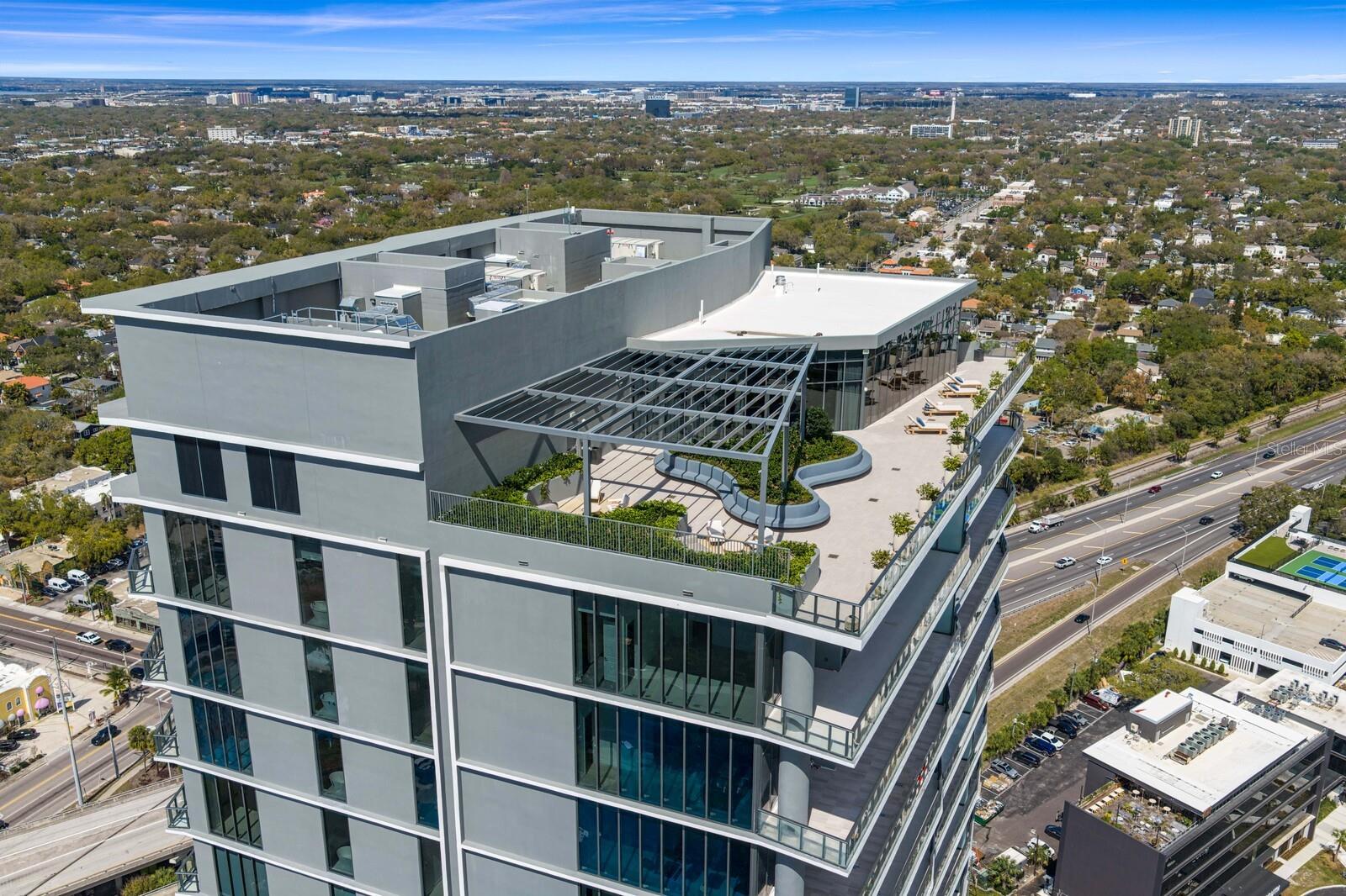 D9U /BAYSHOREYSABELLA CONDOMINIUM - Residential