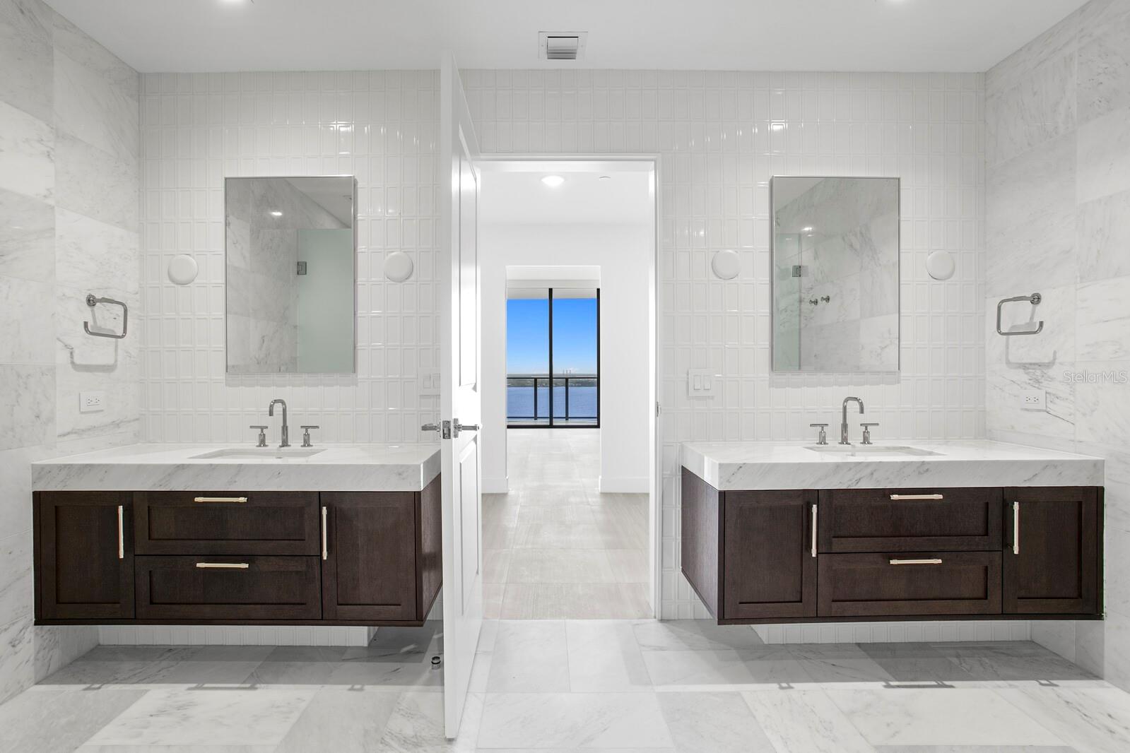 D9U /BAYSHOREYSABELLA CONDOMINIUM - Residential