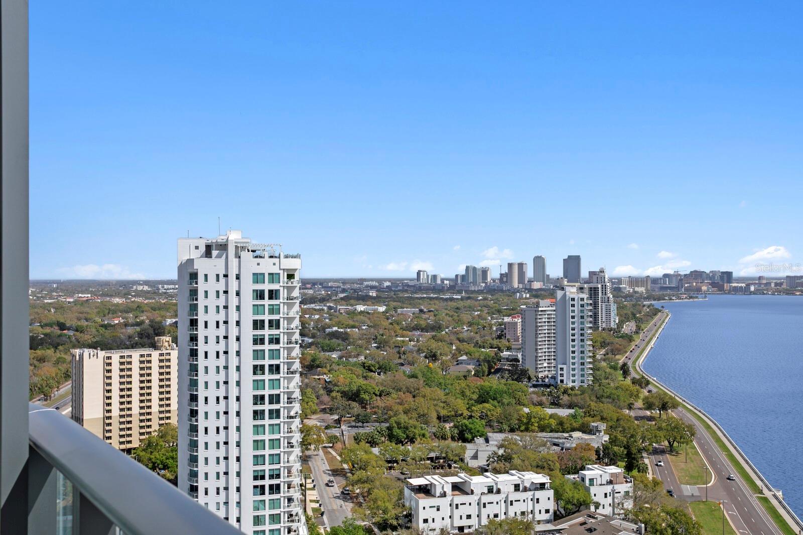 D9U /BAYSHOREYSABELLA CONDOMINIUM - Residential