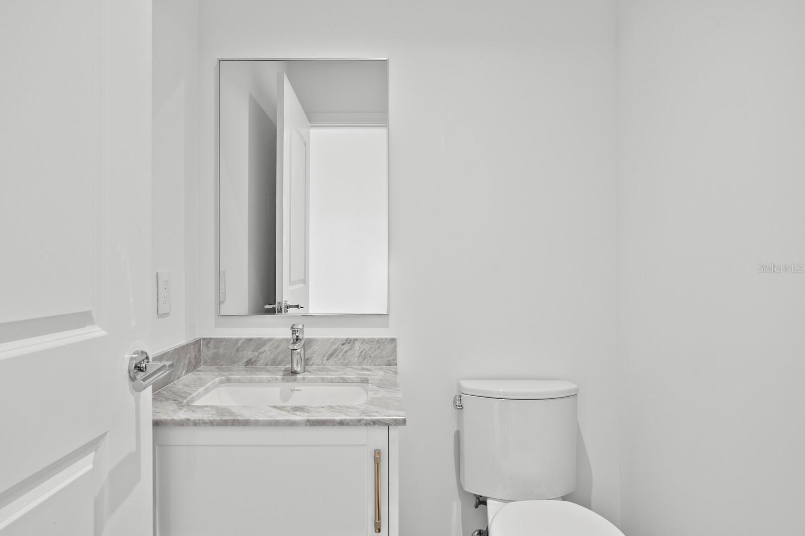 D9U /BAYSHOREYSABELLA CONDOMINIUM - Residential