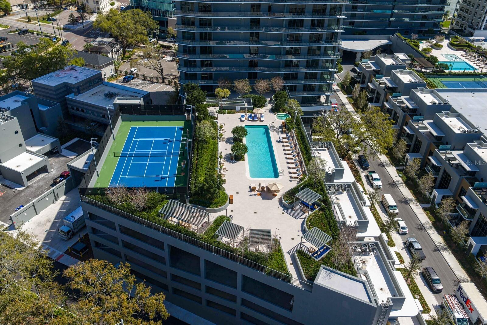 D9U /BAYSHOREYSABELLA CONDOMINIUM - Residential