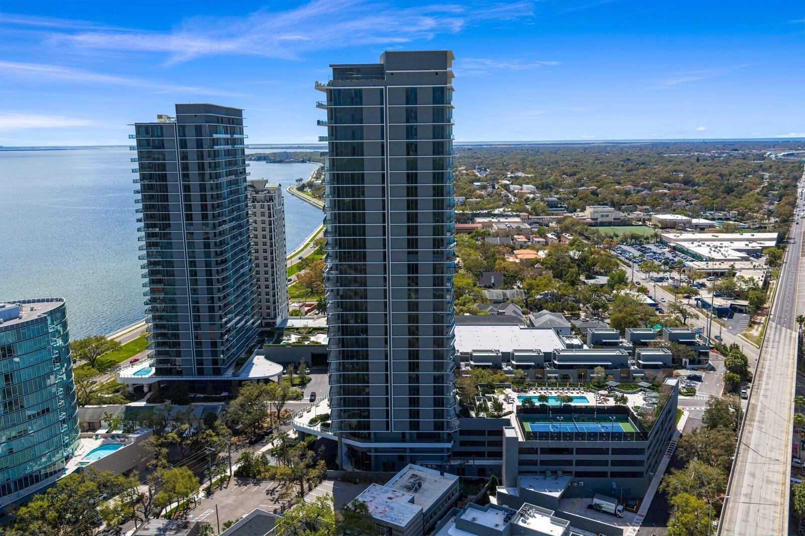 D9U /BAYSHOREYSABELLA CONDOMINIUM - Residential