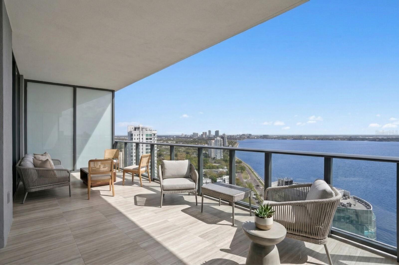 D9U /BAYSHOREYSABELLA CONDOMINIUM - Residential