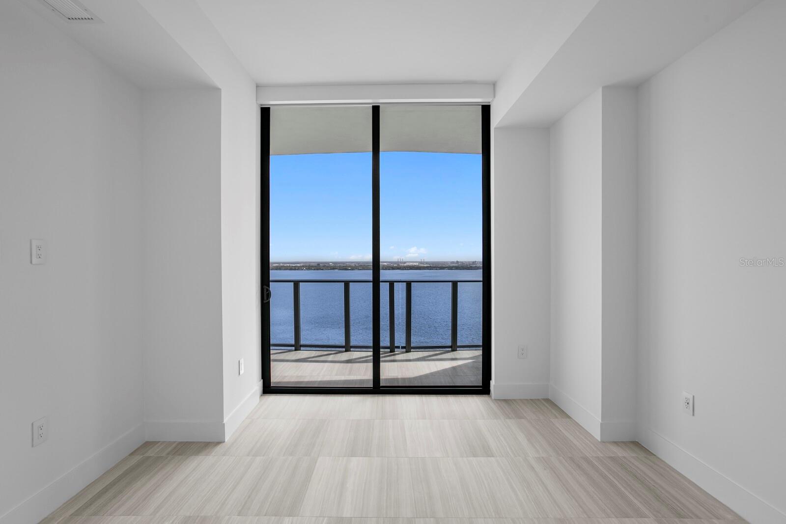 D9U /BAYSHOREYSABELLA CONDOMINIUM - Residential