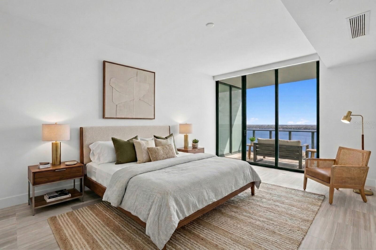 D9U /BAYSHOREYSABELLA CONDOMINIUM - Residential