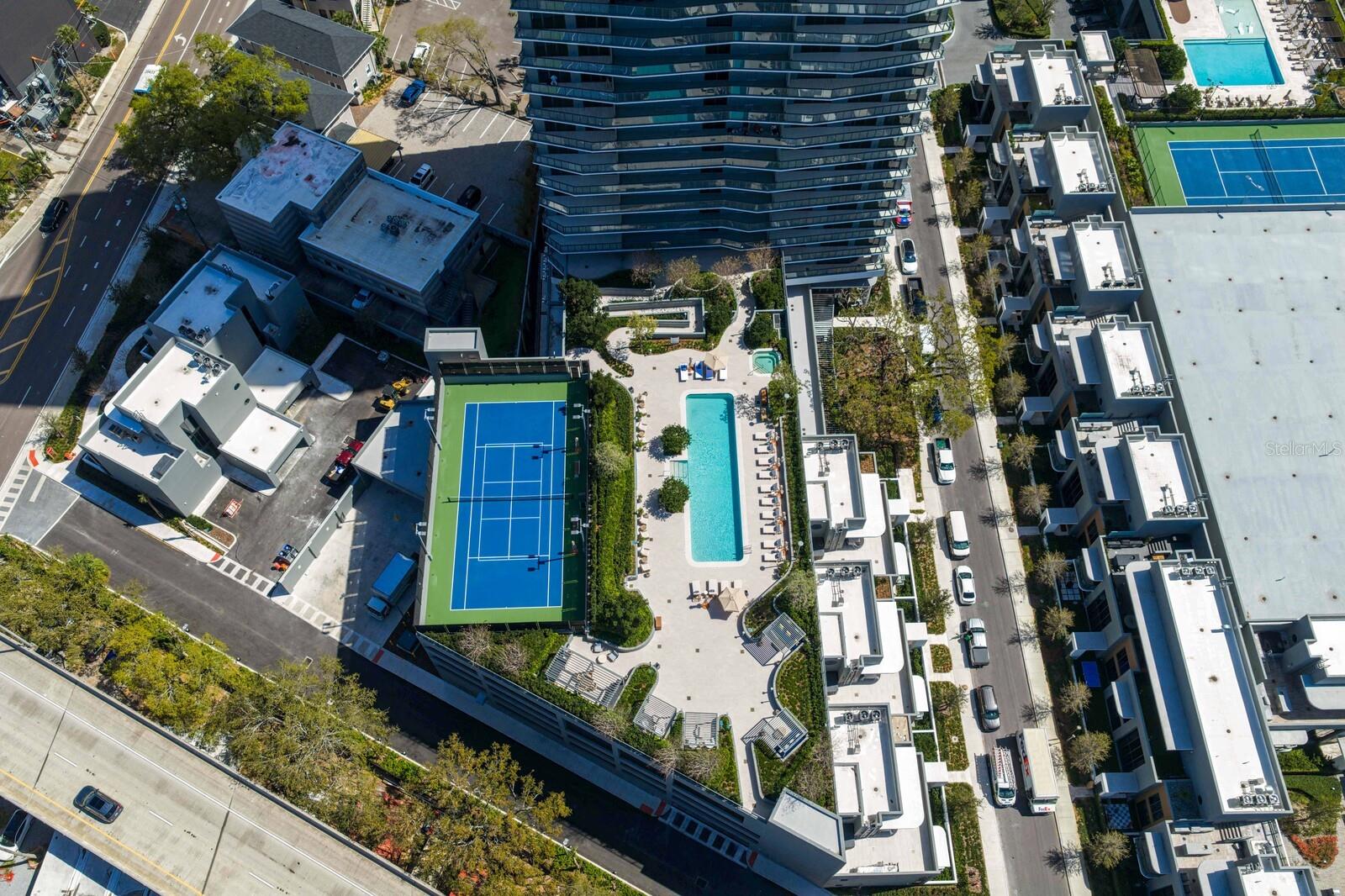 D9U /BAYSHOREYSABELLA CONDOMINIUM - Residential