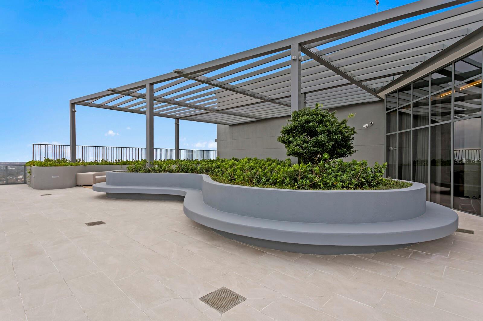 D9U /BAYSHOREYSABELLA CONDOMINIUM - Residential