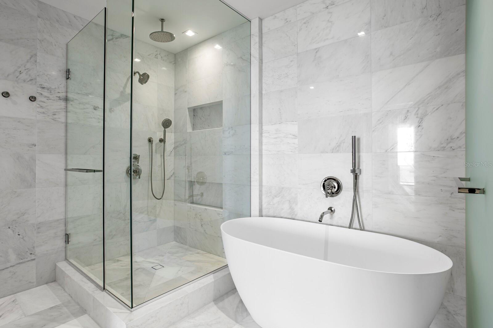 D9U /BAYSHOREYSABELLA CONDOMINIUM - Residential