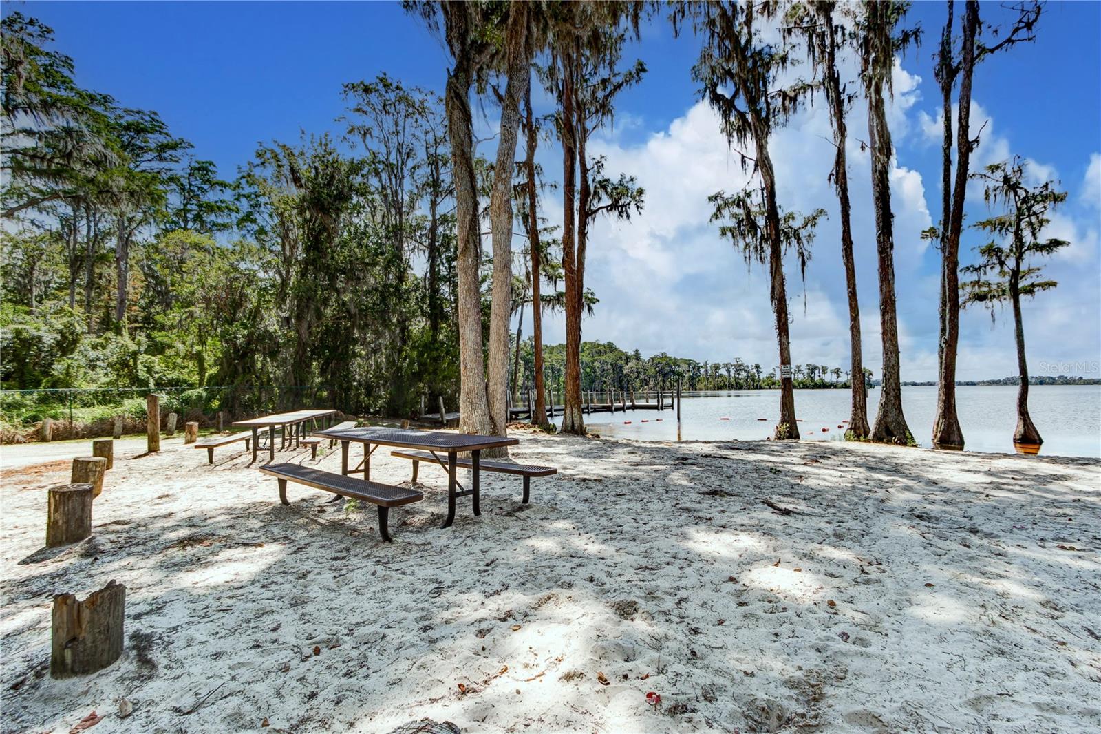 PICKETT DOWNS UNIT 4 - Land