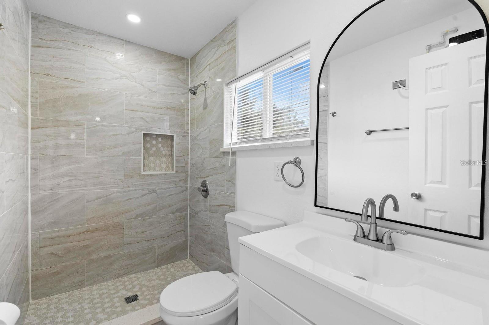 LAKE KATHRYN PARK 5TH ADD - Residential Lease