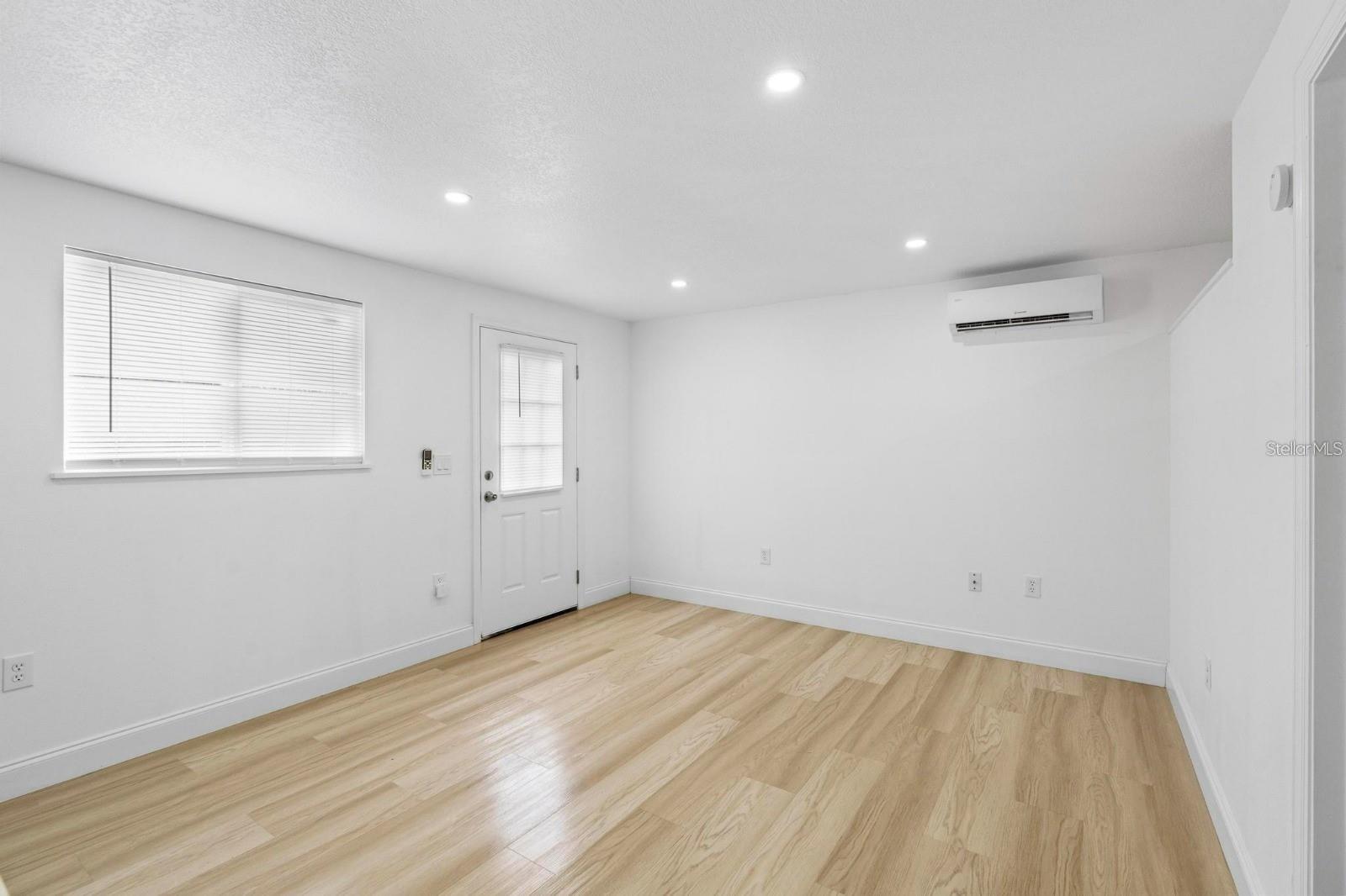 LAKE KATHRYN PARK 5TH ADD - Residential Lease